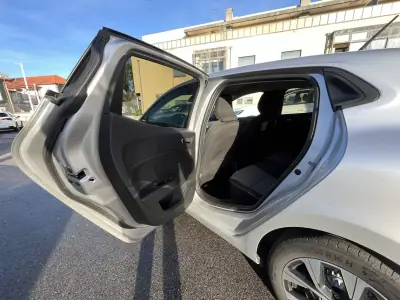 Renault Clio 2023 - 15450 EUR, 66000 km - AUTO.MOTO.pt - 66000km - foto 37 de 43