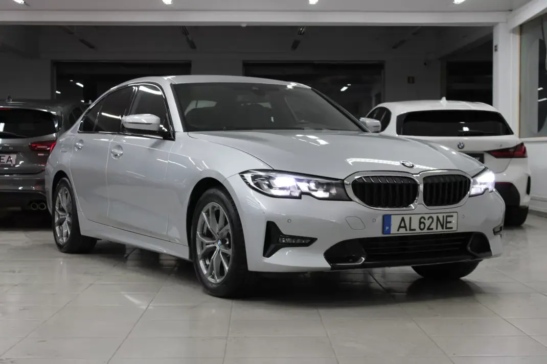 BMW 320 2021 - 27900 EUR, 108256 km - AUTO.MOTO.pt - 108256km - foto 1 de 24