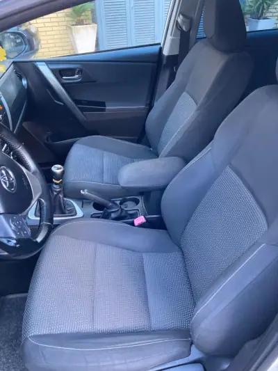 Toyota Auris 2013 - 13250 EUR, 145685 km - AUTO.MOTO.pt - 145685km - foto 12 de 15