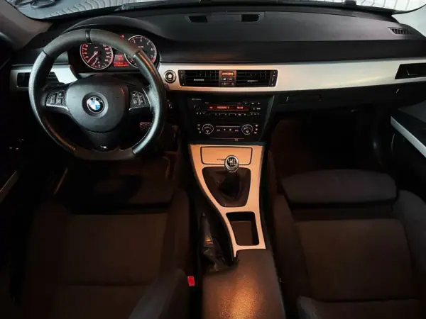 BMW 320 2007 - 13500 EUR, 221000 km - AUTO.MOTO.pt - 221000km - foto 19 de 33
