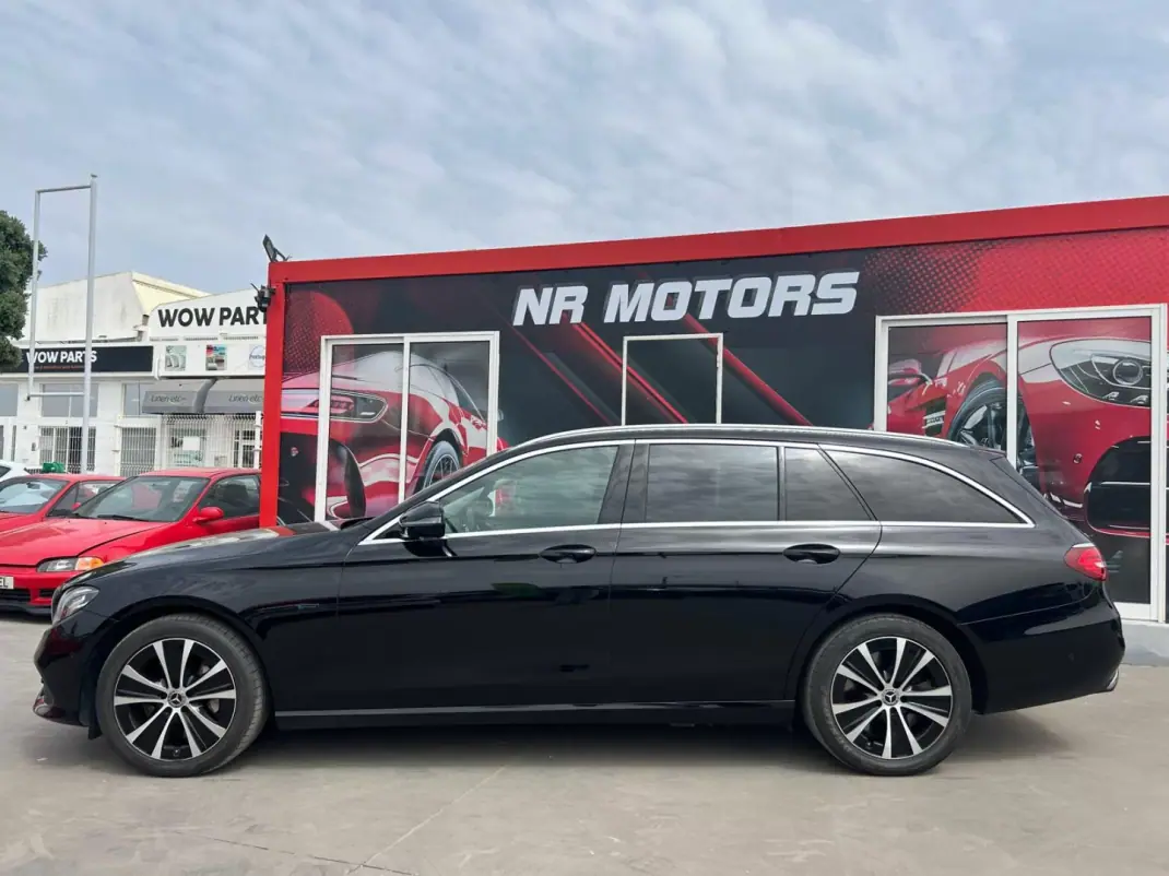 Mercedes-Benz E 300 2020 - 28990 EUR, 140000 km - AUTO.MOTO.pt - 140000km - foto 5 de 23