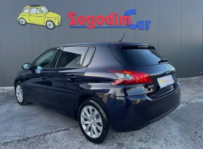 Peugeot 308 2019 - 10900 EUR, 131000 km - AUTO.MOTO.pt - 131000km - foto 4 de 27