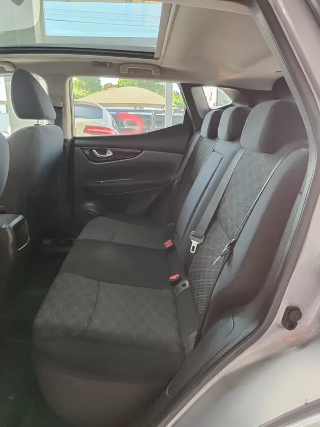 Nissan Qashqai 2015 - 14350 EUR, 98000 km - AUTO.MOTO.pt - 98000km - foto 14 de 38