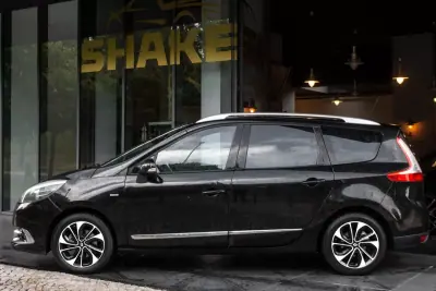 Renault Grand Scénic 2015 - 8990 EUR, 282413 km - AUTO.MOTO.pt - 282413km - foto 2 de 43