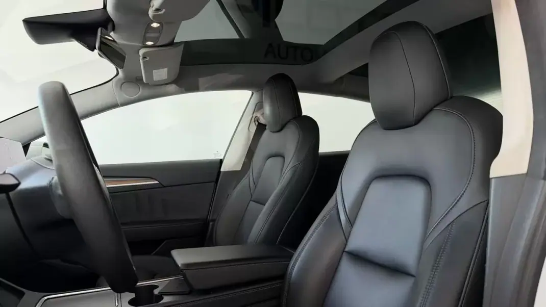 Tesla Model 3 2022 - 29990 EUR, 84000 km - AUTO.MOTO.pt - 84000km - foto 16 de 21