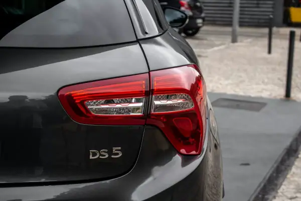 DS DS5 2015 - 8450 EUR, 237267 km - AUTO.MOTO.pt - 237267km - foto 11 de 41
