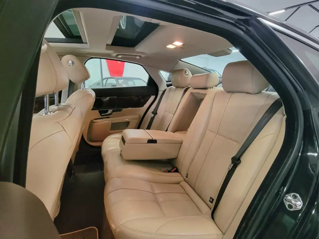 Jaguar XJ 2012 - 19950 EUR, 255600 km - AUTO.MOTO.pt - 255600km - foto 17 de 33