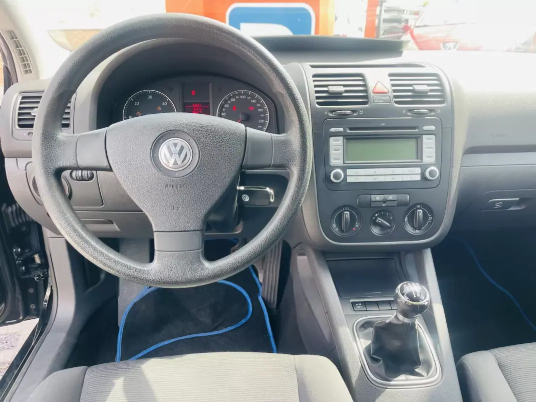 Volkswagen Golf 2010 - 7250 EUR, 298459 km - AUTO.MOTO.pt - 298459km - foto 10 de 12