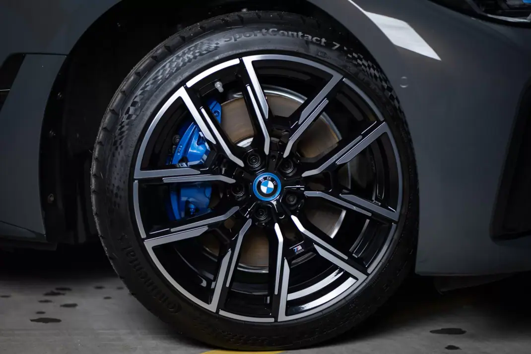 BMW i4 2023 - 43000 EUR, 33000 km - AUTO.MOTO.pt - 33000km - foto 5 de 25