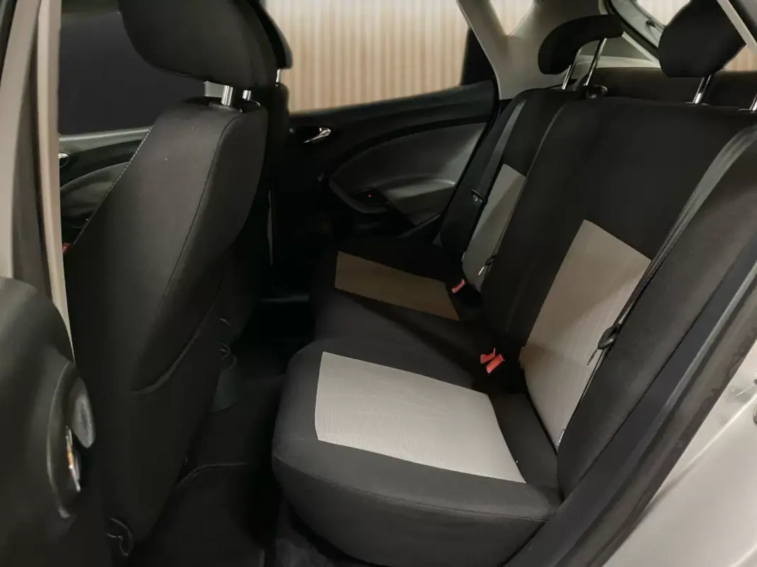 SEAT Ibiza 2014 - 5750 EUR, 290400 km - AUTO.MOTO.pt - 290400km - foto 15 de 19