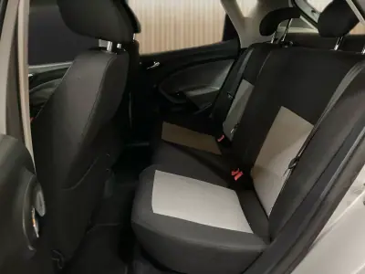 SEAT Ibiza 2014 - 5750 EUR, 290400 km - AUTO.MOTO.pt - 290400km - foto 15 de 19