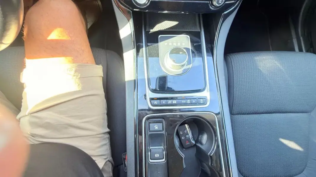Jaguar XE 2016 - 15500 EUR, 206953 km - 206953km - foto 17 de 17