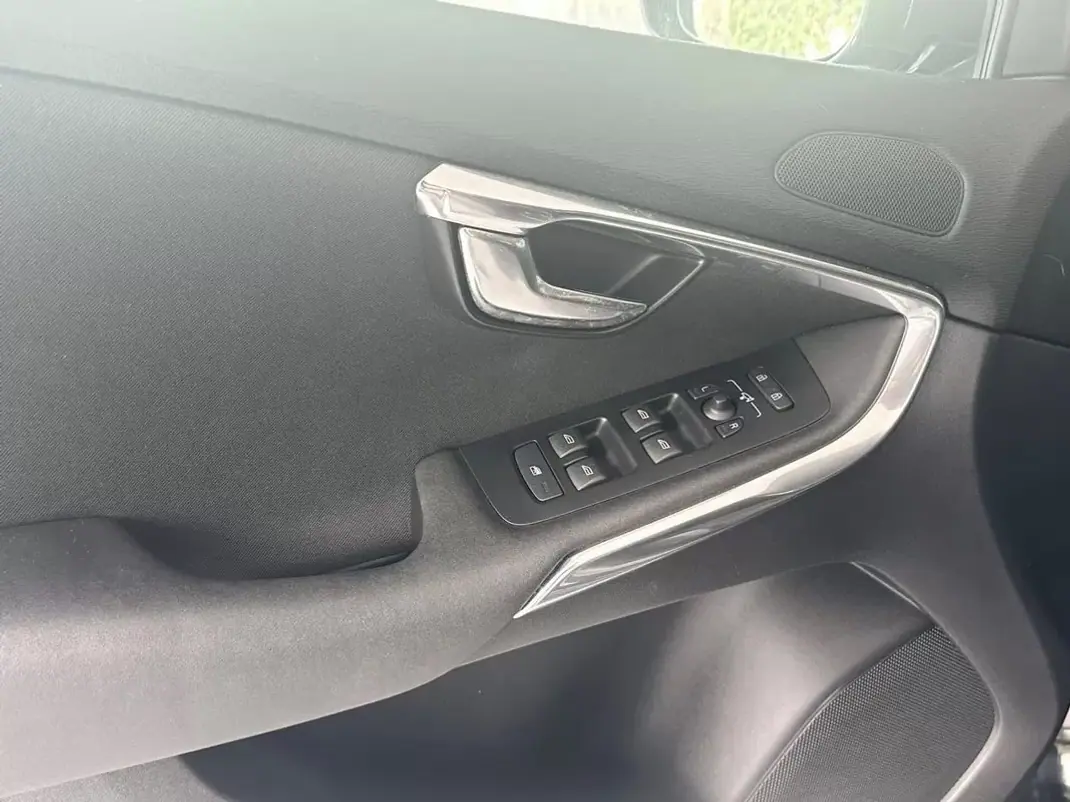 Volvo V40 Cross Country 2013 - 8750 EUR, 292850 km - 292850km - foto 8 de 34