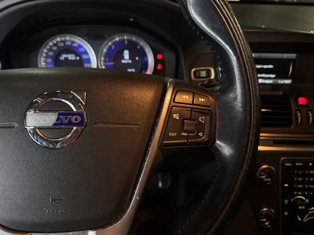 Volvo XC 60 2012 - 16990 EUR, 201000 km - AUTO.MOTO.pt - 201000km - foto 24 de 35