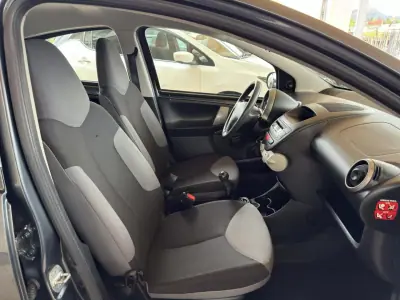 Peugeot 107 2013 - 6950 EUR, 152714 km - AUTO.MOTO.pt - 152714km - foto 19 de 21