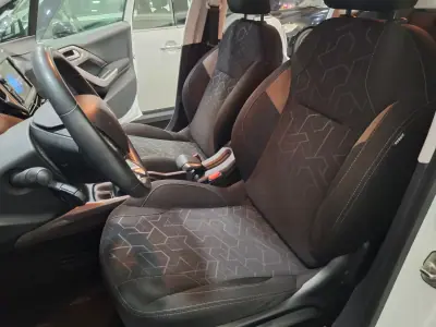 Peugeot 2008 2015 - 9740 EUR, 120266 km - AUTO.MOTO.pt - 120266km - foto 5 de 28