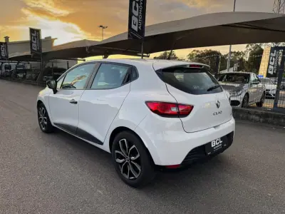 Renault Clio 2016 - 9990 EUR, 114000 km - AUTO.MOTO.pt - 114000km - foto 5 de 22