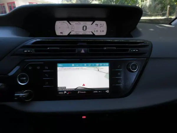 Citroën C4 Picasso 2017 - 13990 EUR, 169000 km - AUTO.MOTO.pt - 169000km - foto 36 de 45