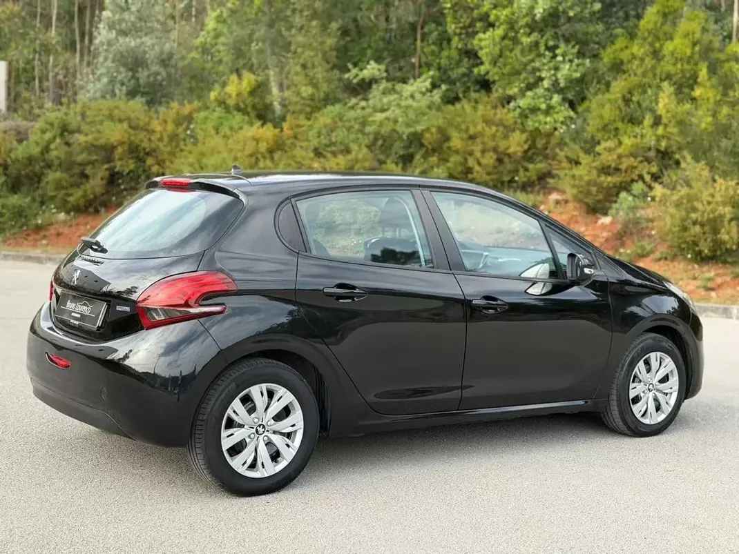 Peugeot 208 2015 - 7900 EUR, 173040 km - AUTO.MOTO.pt - 173040km - foto 12 de 25
