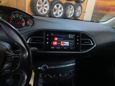 Peugeot 308 2018 - 13900 EUR, 114000 km - 114000km - foto 13 de 19