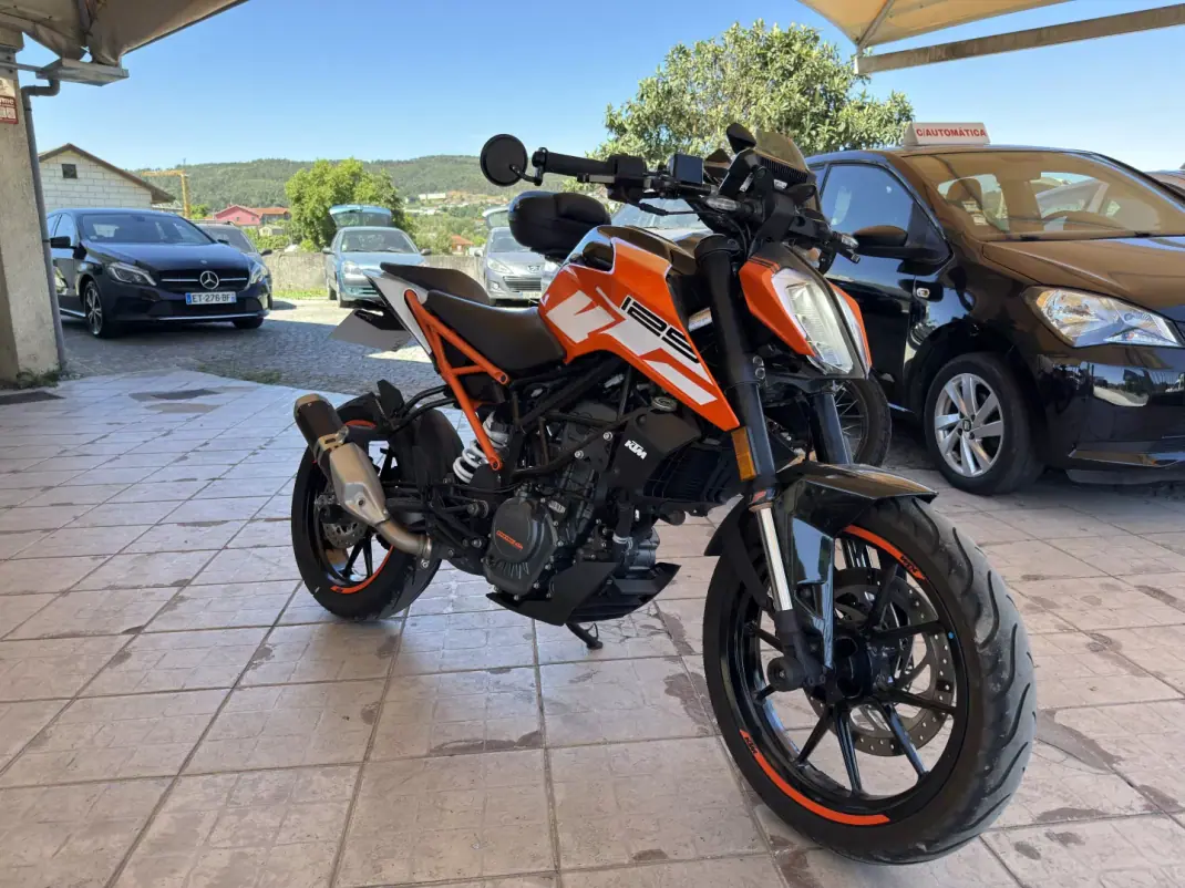 KTM Duke 200 2018 - 3750 EUR, 8468 km - 8468km - foto 4 de 15