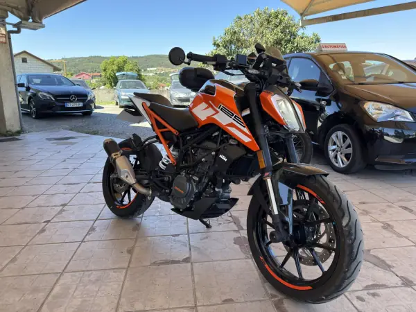 KTM Duke 200 2018 - 3750 EUR, 8468 km - AUTO.MOTO.pt - 8468km - foto 4 de 15