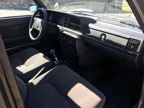 Volvo 244 1987 - 10500 EUR, 317000 km - AUTO.MOTO.pt - 317000km - foto 23 de 41