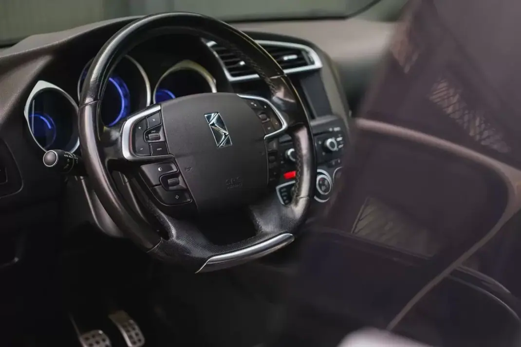 Citroën DS4 2012 - 8900 EUR, 204700 km - AUTO.MOTO.pt - 204700km - foto 11 de 23