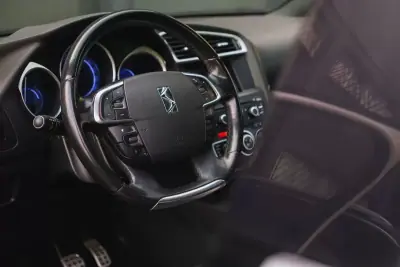 Citroën DS4 2012 - 8900 EUR, 204700 km - AUTO.MOTO.pt - 204700km - foto 11 de 23