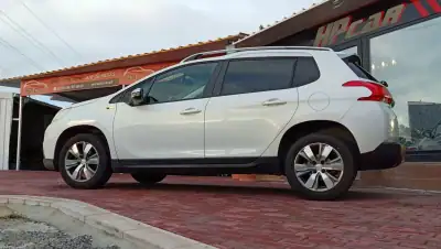 Peugeot 2008 2015 - 12990 EUR, 154000 km - AUTO.MOTO.pt - 154000km - foto 3 de 37
