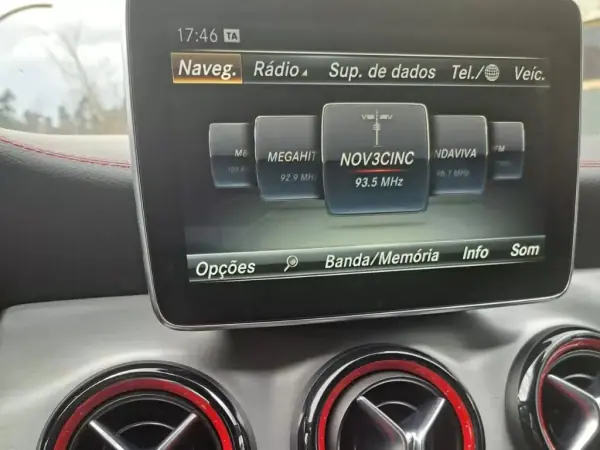 Mercedes-Benz CLA 45 AMG 2015 - 29990 EUR, 129249 km - AUTO.MOTO.pt - 129249km - foto 27 de 33