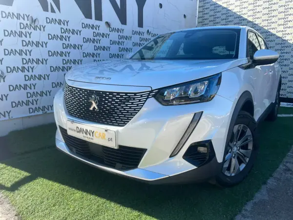 Peugeot e-2008 2020 — foto 2 de 12