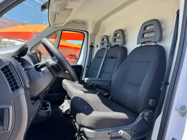 Fiat Ducato 2022 - 24950 EUR, 157455 km - AUTO.MOTO.pt - 157455km - foto 5 de 10