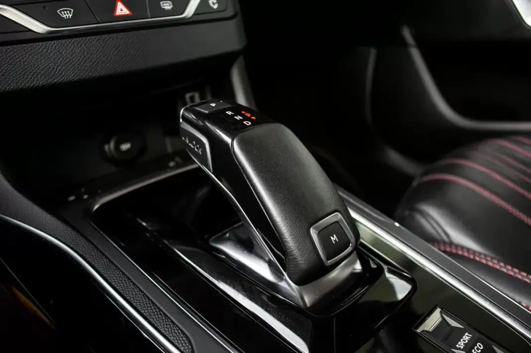 Peugeot 308 2020 - 17990 EUR, 142466 km - AUTO.MOTO.pt - 142466km - foto 20 de 45