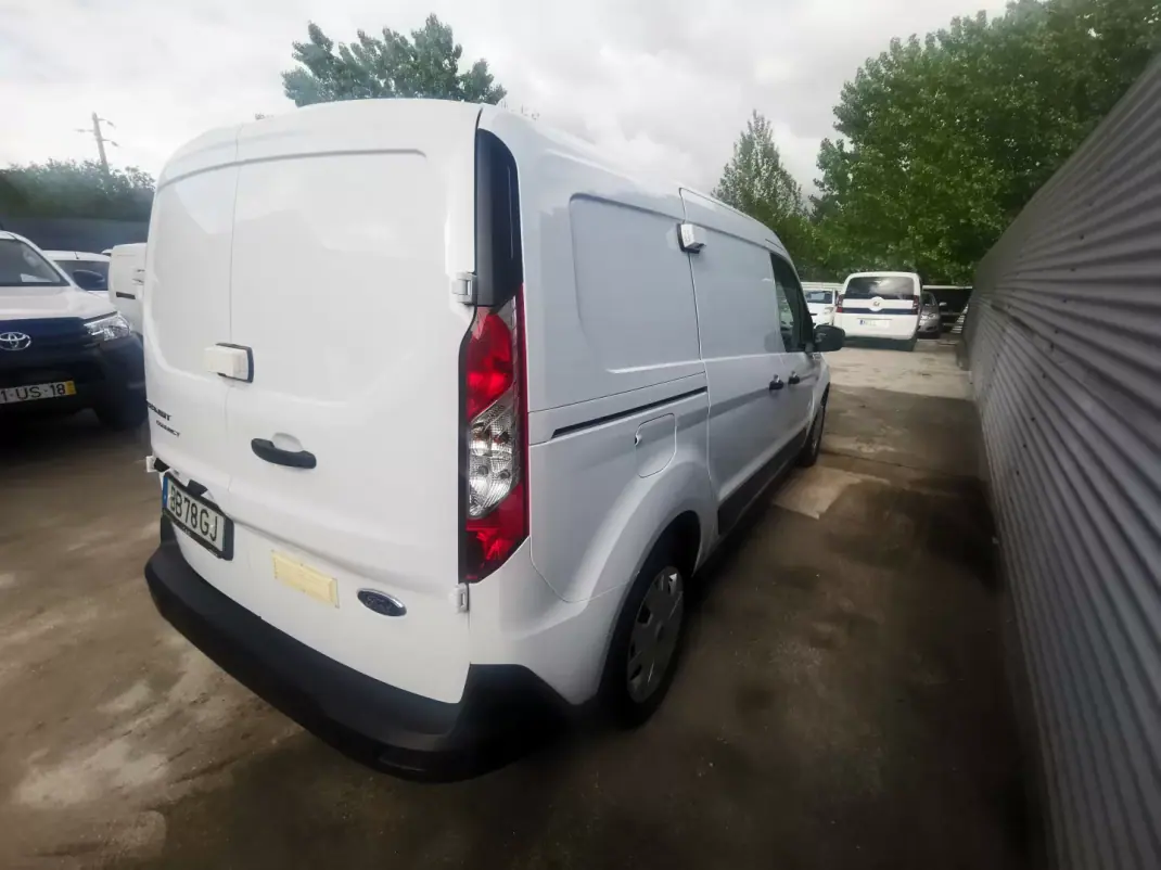 Ford TRANSIT 2.0 D 170 CV L4H4 2023 - 13500 EUR, 81737 km - AUTO.MOTO.pt - 81737km - foto 4 de 10