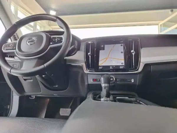 Volvo V90 2018 - 20990 EUR, 188000 km - AUTO.MOTO.pt - 188000km - foto 21 de 35