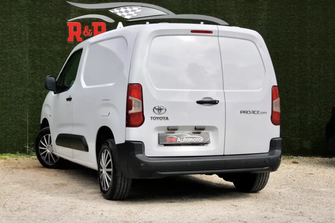 Toyota Proace City 1.5D L1 Comfort IVA DEDUTÍVEL 2022 - 14400 EUR, 159000 km - AUTO.MOTO.pt - 159000km - foto 2 de 26