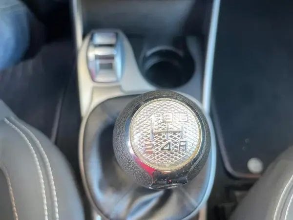 Alfa Romeo MiTo 2013 - 6750 EUR, 157000 km - AUTO.MOTO.pt - 157000km - foto 26 de 30