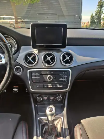 Mercedes-Benz CLA 180 2016 - 17490 EUR, 178000 km - AUTO.MOTO.pt - 178000km - foto 14 de 26