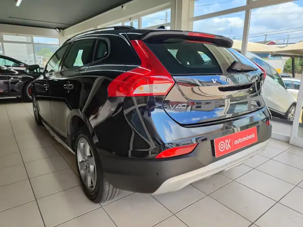 Volvo V40 Cross Country 2014 - 8150 EUR, 211000 km - AUTO.MOTO.pt - 211000km - foto 7 de 35