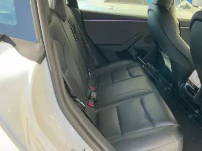 Tesla Model 3 2024 - 35900 EUR, 47005 km - 47005km - foto 5 de 10