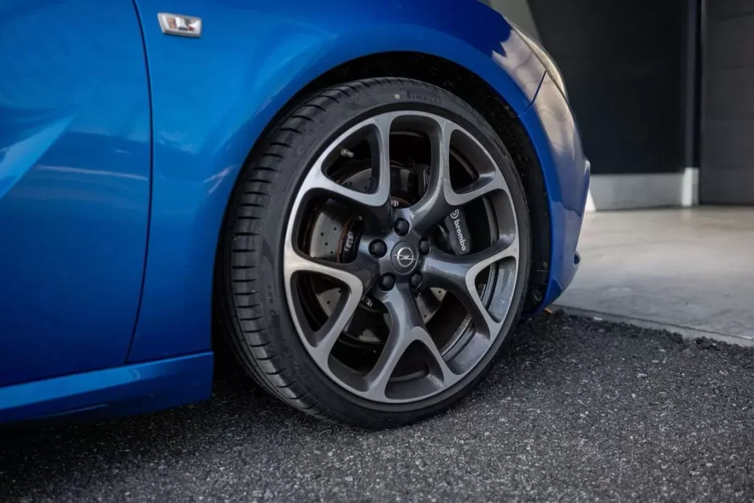 Opel Astra GTC 2013 - 23500 EUR, 109000 km - AUTO.MOTO.pt - 109000km - foto 46 de 47