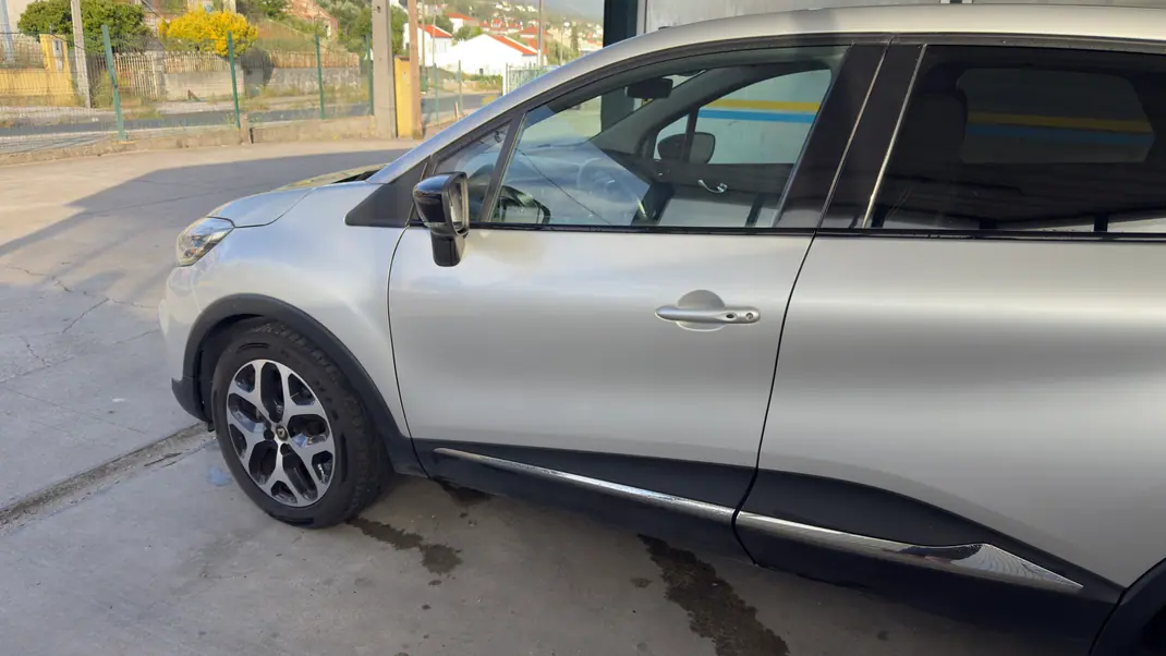 Renault Captur 2019 - 13249 EUR, 125000 km - AUTO.MOTO.pt - 125000km - foto 6 de 16