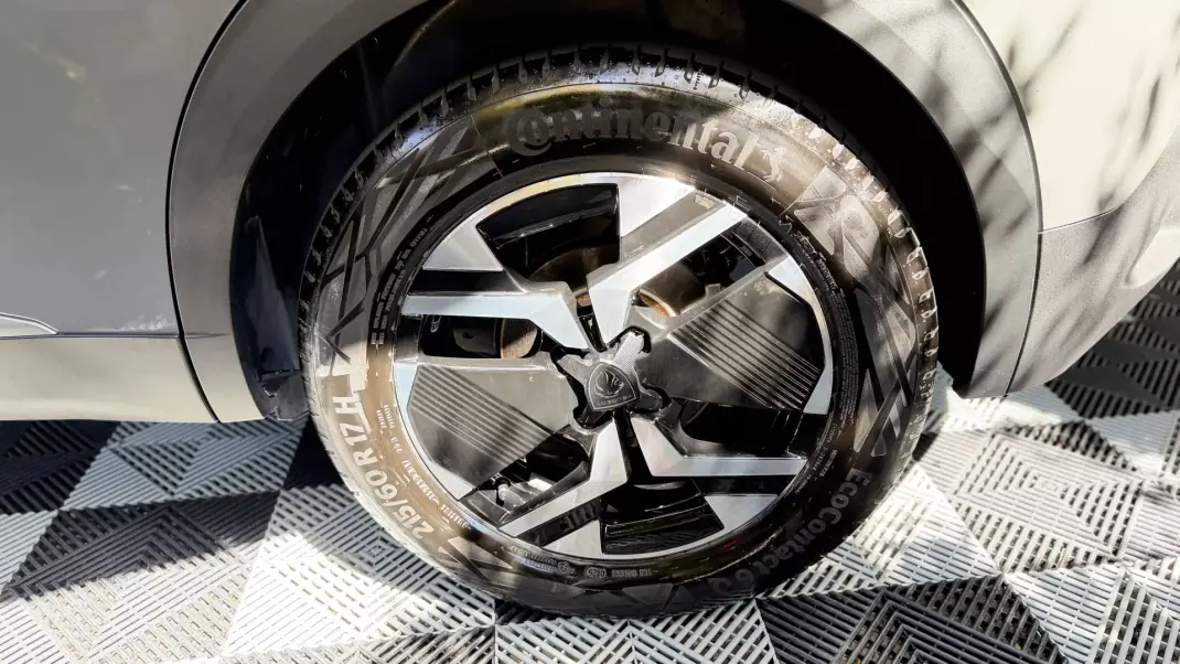 Peugeot e-2008 2025 - 25900 EUR, 13646 km - AUTO.MOTO.pt - 13646km - foto 6 de 22