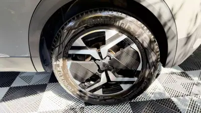 Peugeot e-2008 2025 - 25900 EUR, 13646 km - AUTO.MOTO.pt - 13646km - foto 6 de 22