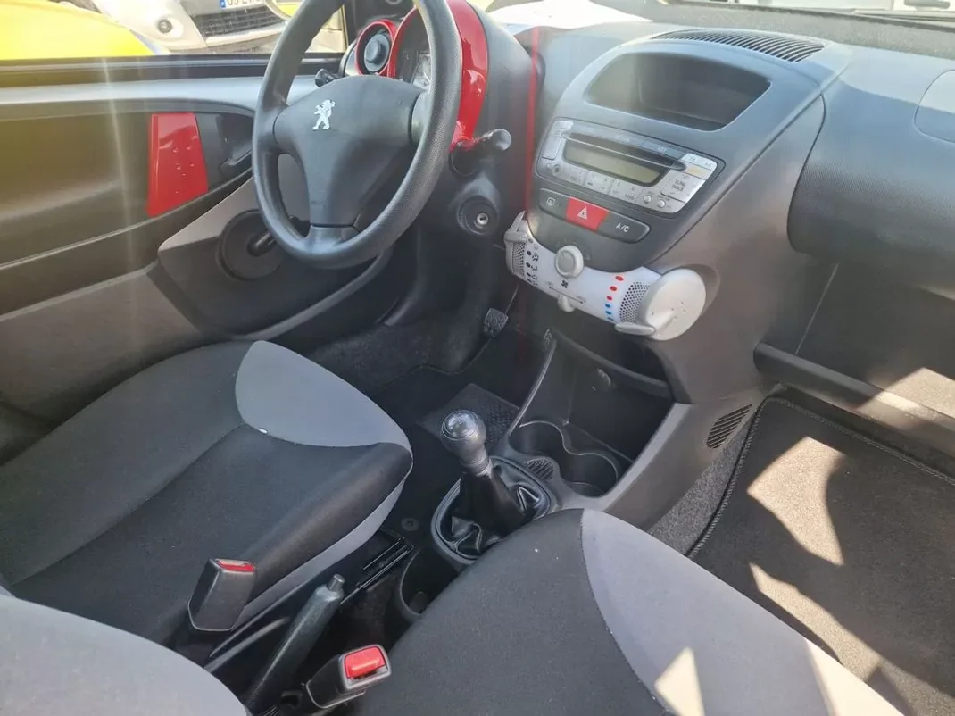 Peugeot 107 2012 - 6750 EUR, 163000 km - AUTO.MOTO.pt - 163000km - foto 11 de 12