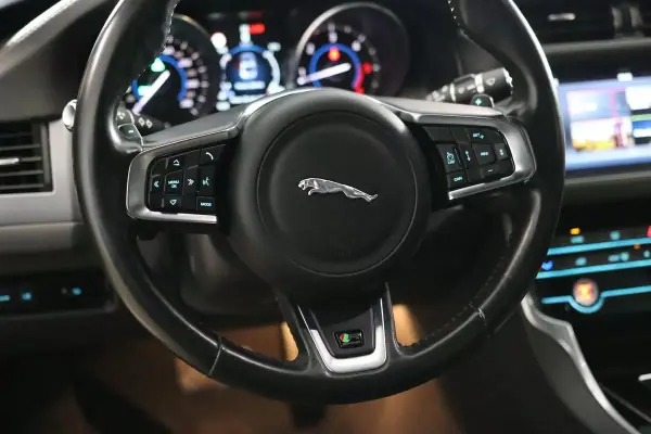 Jaguar XF 2016 - 25900 EUR, 63375 km - AUTO.MOTO.pt - 63375km - foto 22 de 36
