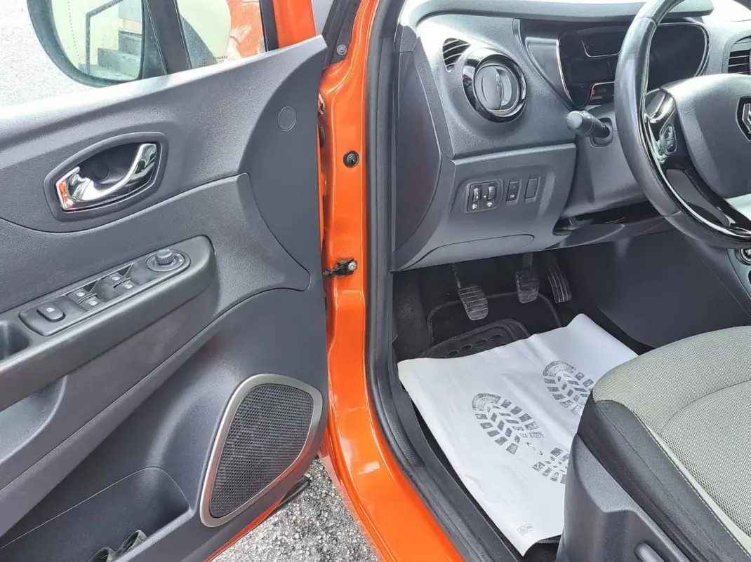 Renault Captur 2016 - 11450 EUR, 165268 km - AUTO.MOTO.pt - 165268km - foto 16 de 41