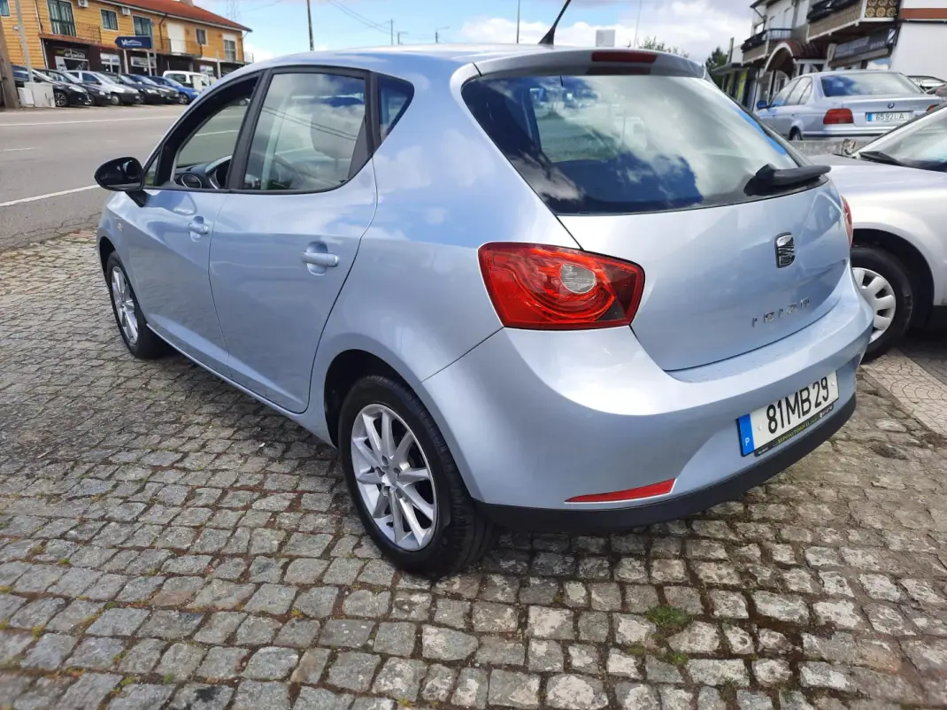 SEAT Ibiza 2011 - 6950 EUR, 246456 km - AUTO.MOTO.pt - 246456km - foto 4 de 8