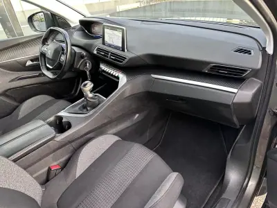 Peugeot 3008 2019 - 13900 EUR, 180000 km - AUTO.MOTO.pt - 180000km - foto 41 de 45